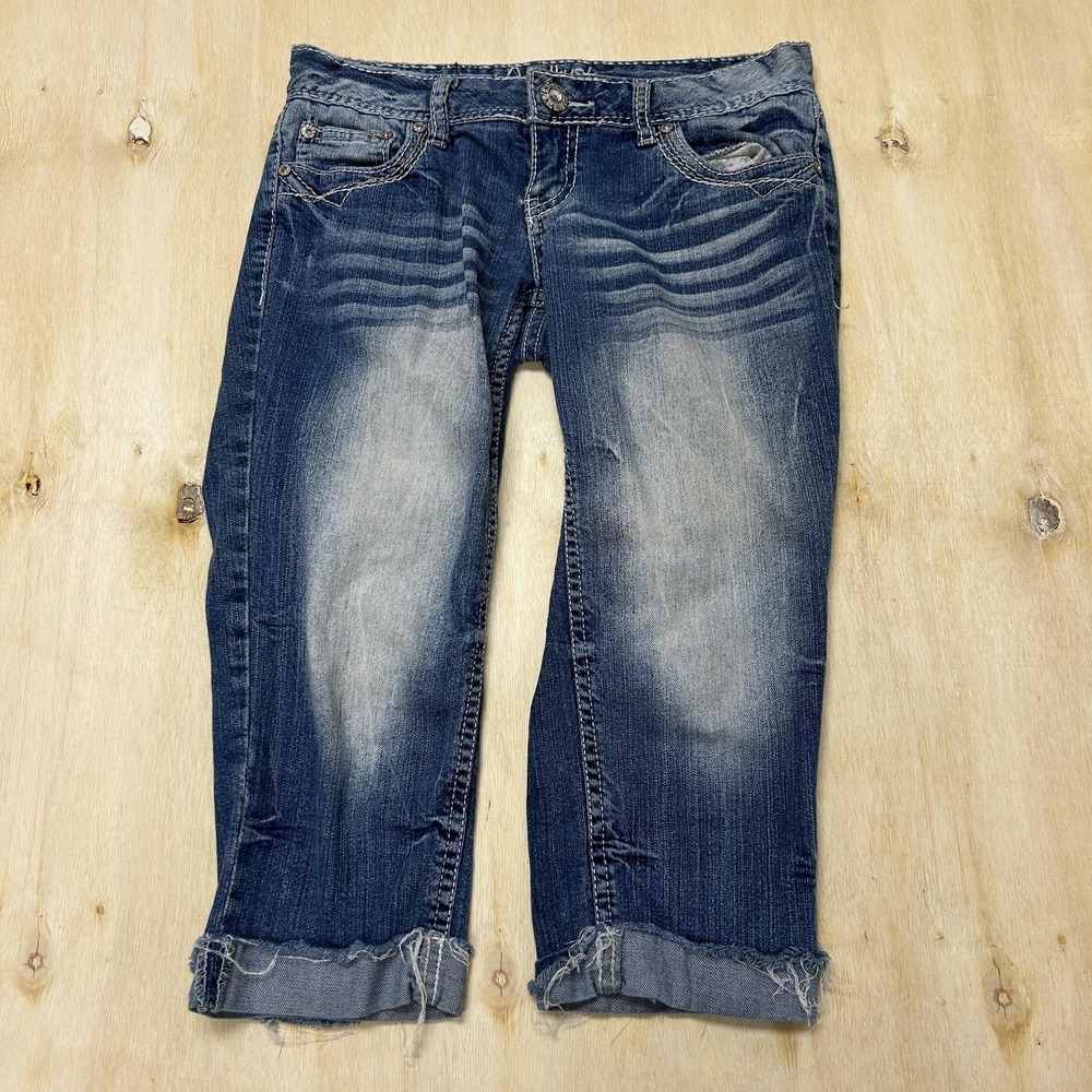 Amethyst Capri Jeans Womens 3 Med Wash Blue Low Rise Cuffed Distressed Stretch